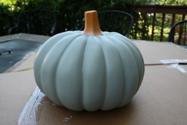 paint a pumpkin