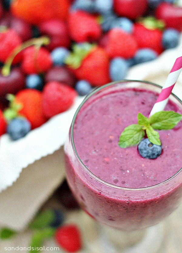 Berry Breakfast Smoothie, dairy free, gluten free, soy free, antioxidant rich, protein packed #SilkAlmondBlends