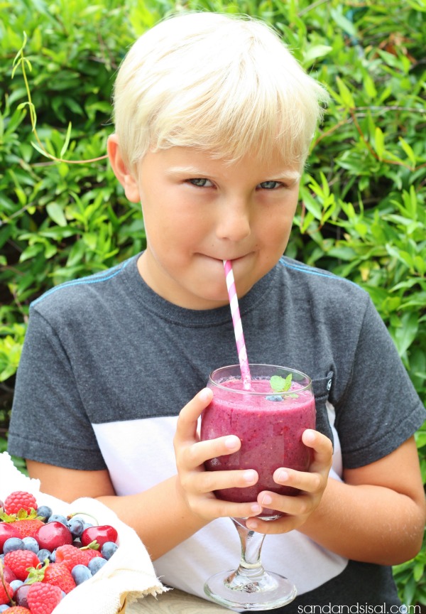 Berry Breakfast Smoothie - Kid Approved! Dairy free, gluten free, soy free, antioxidant rich, protein packed #SilkAlmondBlends