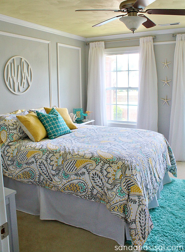 Gray, Yellow, Turquoise Teen Room Makeover with Picture Frame Molding #HelloBeautiful