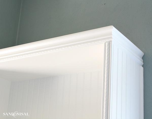 Rope Trim Detail on DIY Bookshelves