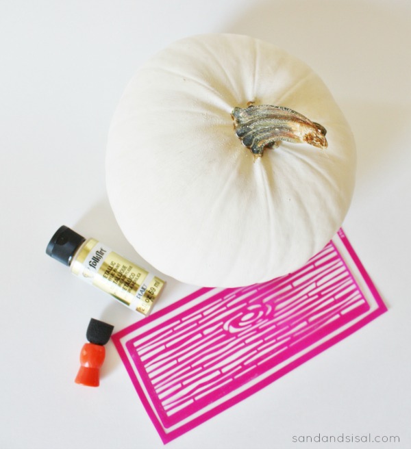 Stenciling a faux bois pumpkin