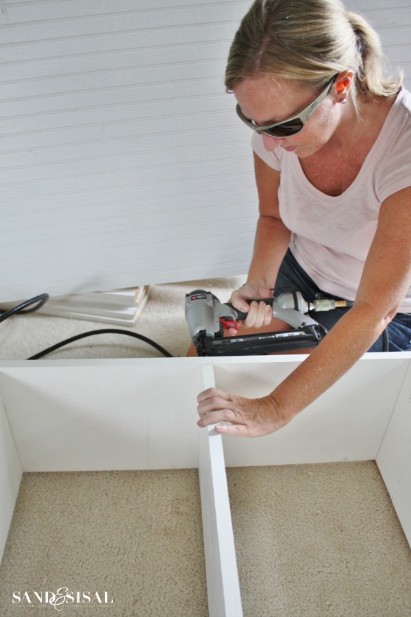 building bookshelves- Naling in shelves #3MDIY #3MPartner