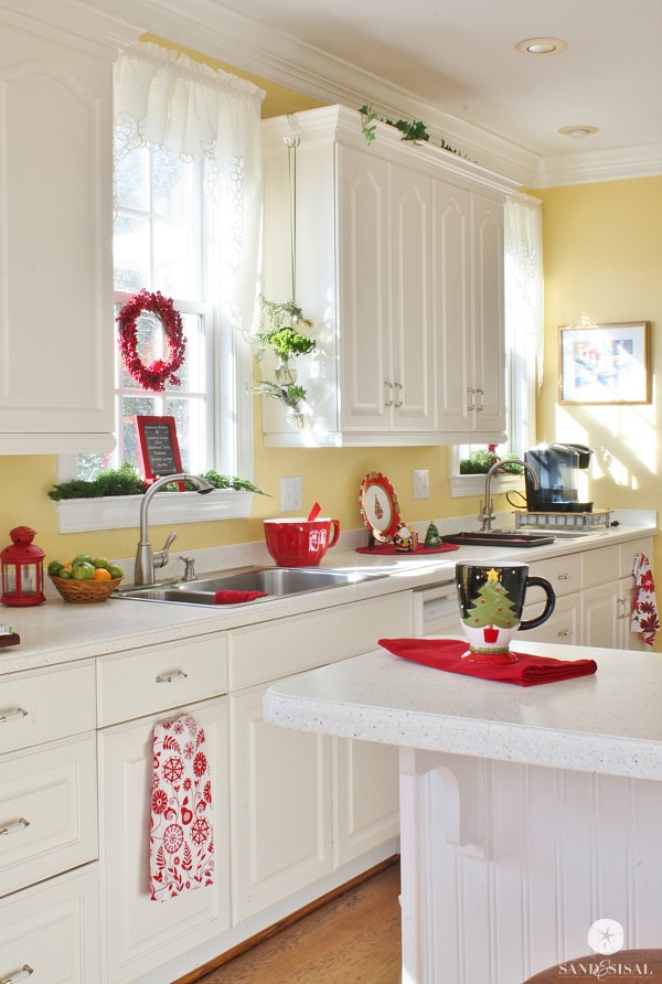  Beach Home Christmas Kitchen Tour