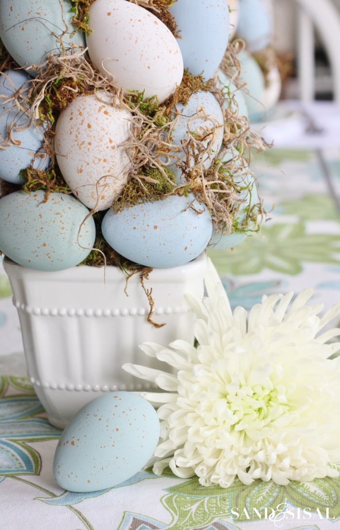 These Moss Easter Eggs are the Cutest Dollar Store DIY Easter Craft