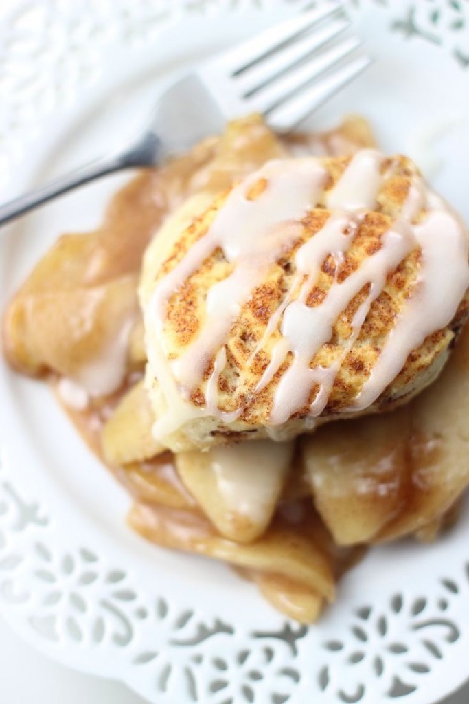 Cinnamon Roll Apple Cobbler