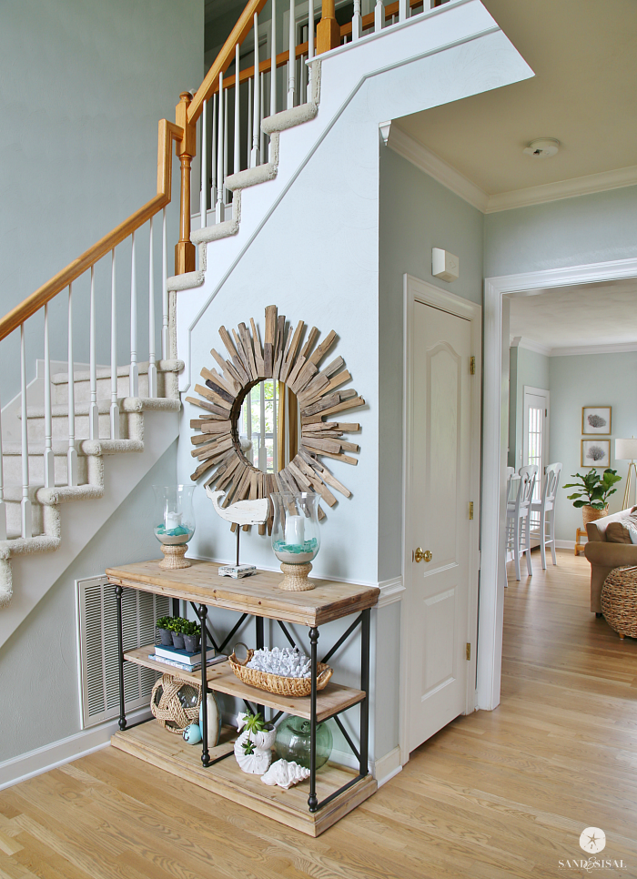 Woodsy Welcome Entryway Décor Ideas