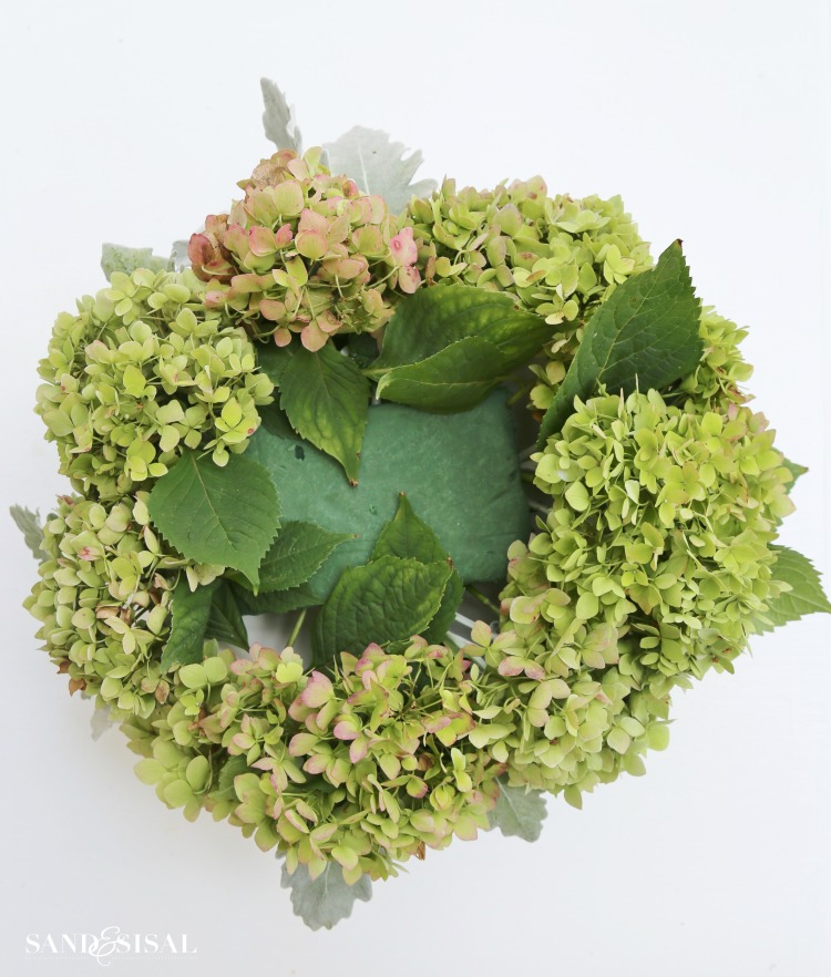 How Martha Stewart Dries Her Hydrangeas To Use As A Centerpiece