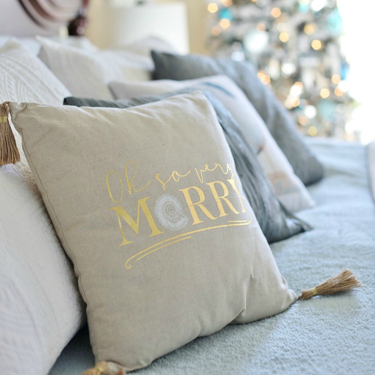 https://www.sandandsisal.com/wp-content/uploads/2016/12/Oh-So-Very-Merry-Coastal-Christmas-Pillow.jpg