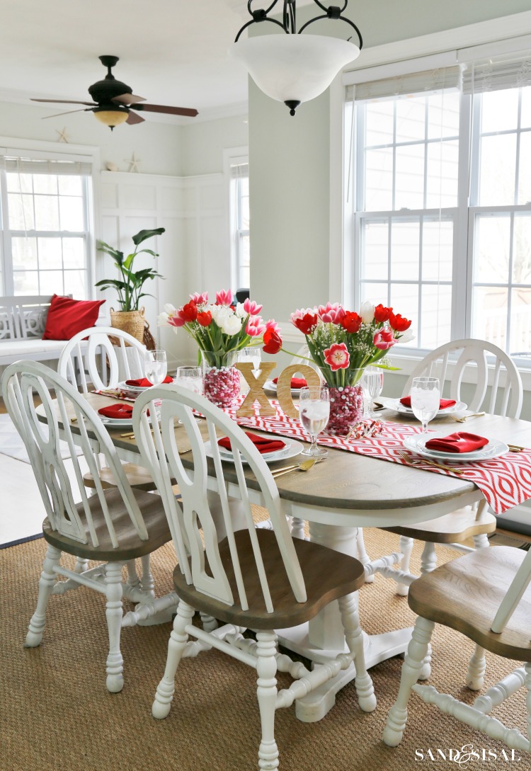 Valentine's Day Table Setting with Envelope Napkin Fold  Valentine day  table decorations, Valentine table decorations, Diy valentine's day  decorations