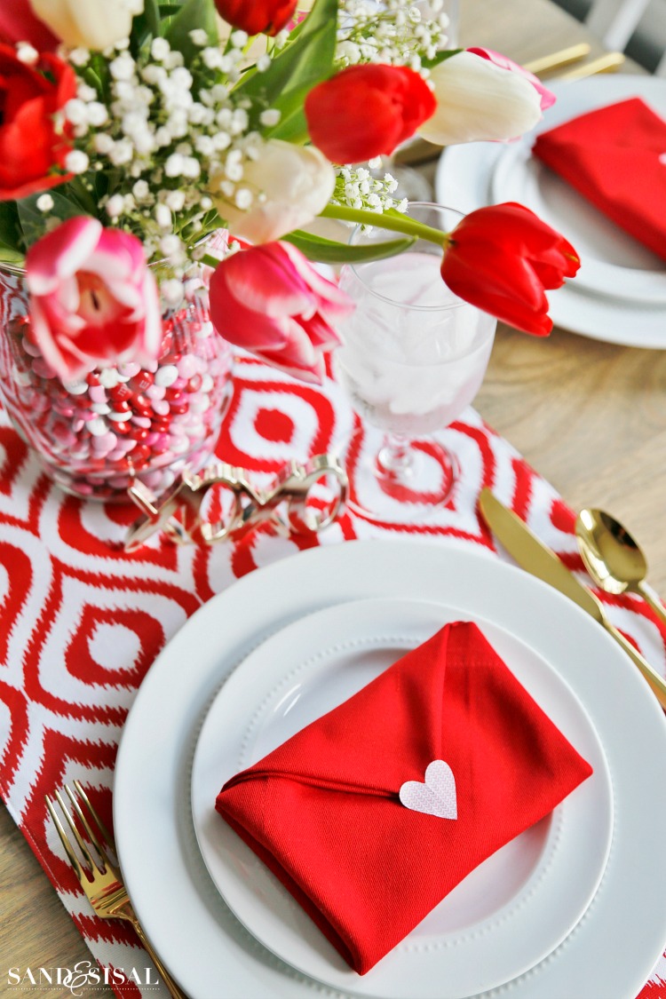 Valentine's Day Table Setting with Envelope Napkin Fold  Valentine day  table decorations, Valentine table decorations, Diy valentine's day  decorations