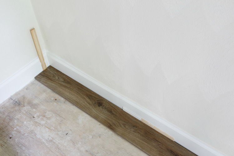 How To Install Luxury Vinyl Plank, How To Lay Vinyl Flooring Up Wall