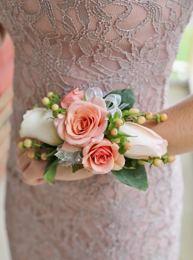 How to Make a Silk Wrist Corsage Using an Elastic Wristlet | ehow