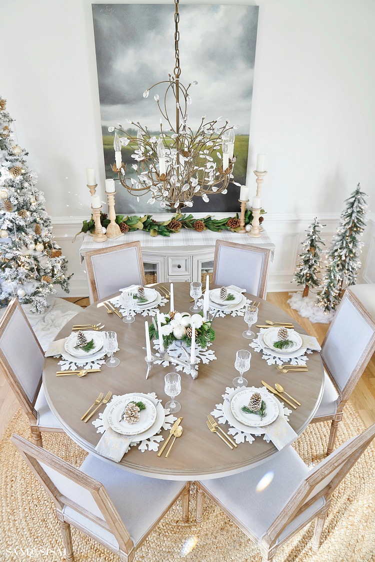 Neutral Rustic Glam Christmas Dining Room. #rusticglam #rusticdecor #christmastable #neutralchristmas #rusticchic #coastalliving #diningroom