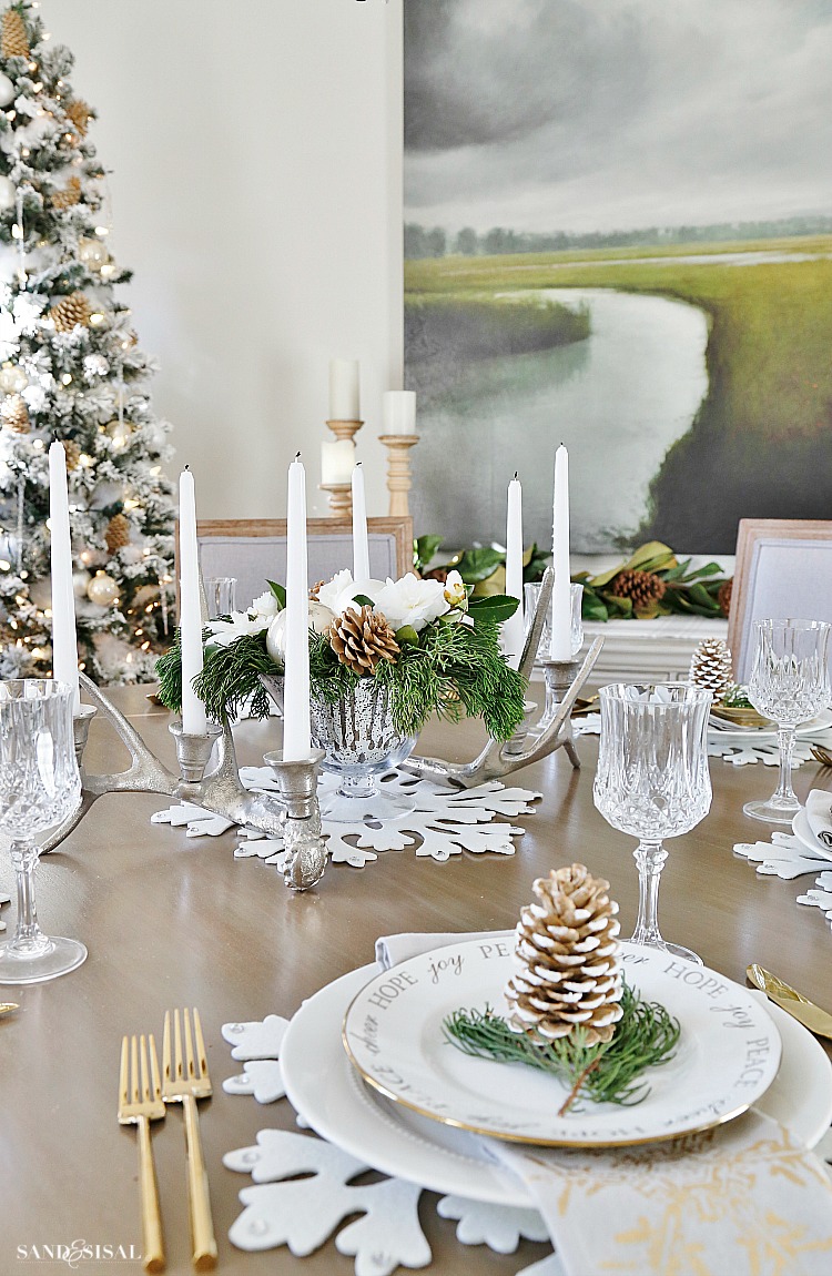 Rustic Glam Christmas - Place Setting Neutral Rustic Glam Christmas Dining Room. #rusticglam #rusticdecor #christmastable #neutralchristmas #rusticchic #coastalliving #diningroom