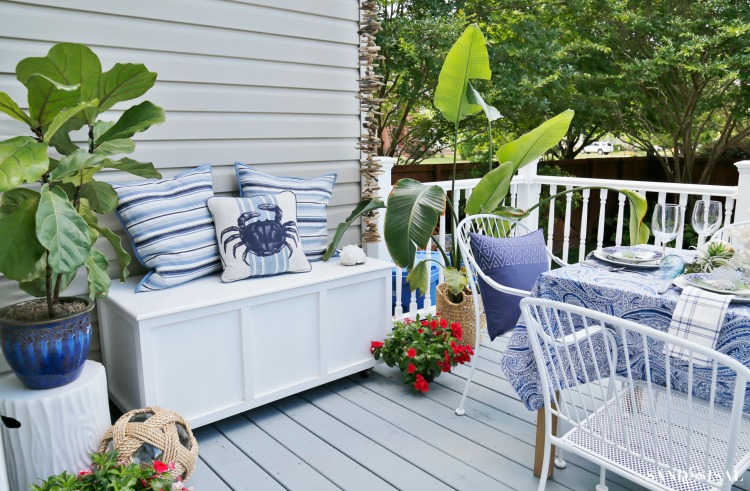 Coastal Outdoor Dining Space 