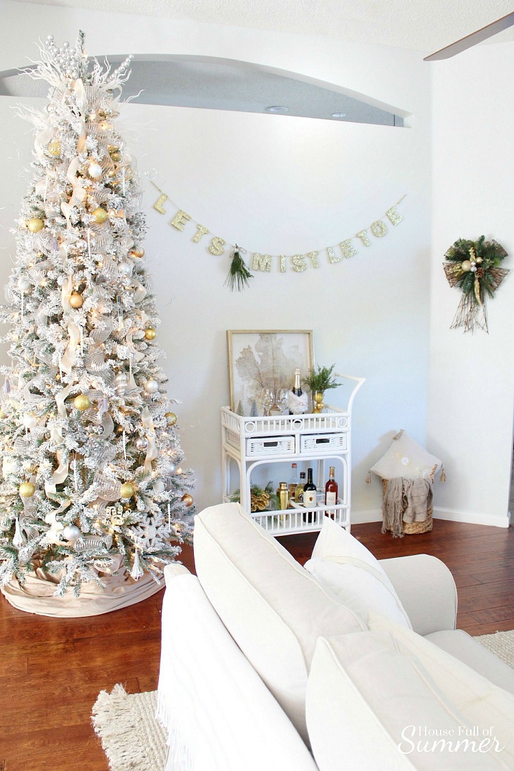 Christmas+Home+Tour+_+House+Full+of+Summer+blog+hop+-+Cheerful+Christmas+Home+Tourcoastal+christmas+neutral+christmas+decor,+hol