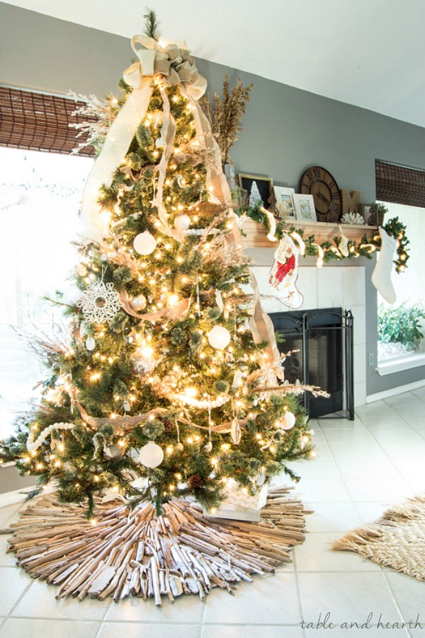 16 Chic Coastal Christmas Tree Ideas | Sand and Sisal