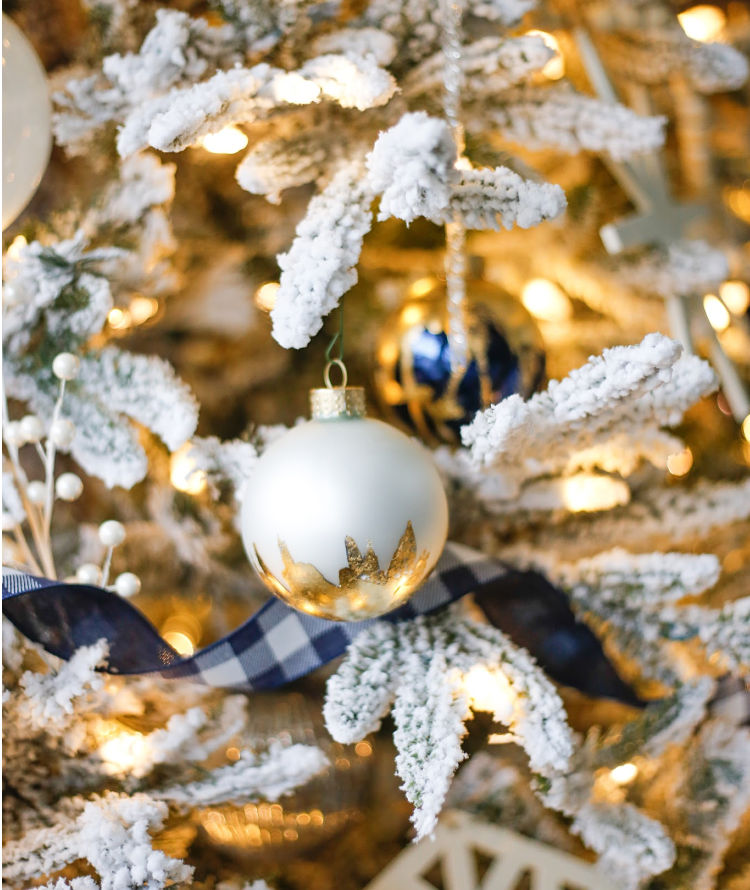 Camper Beach Themed Christmas Ornament Starfish Shells with a Sisal Tree