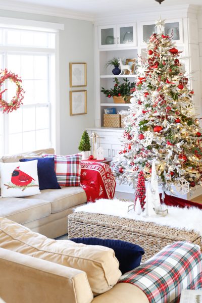 Traditional Christmas Family Room 4