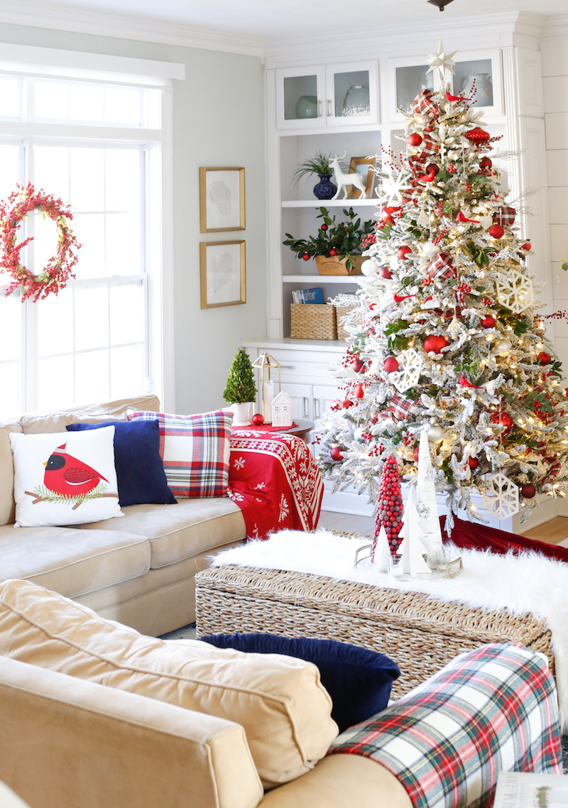 Traditional Christmas Family Room 4